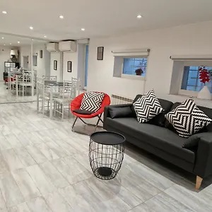 https://studio-37-m2-rez-de-jardin-dans-une-maison-privative.fr-provencehotel.com